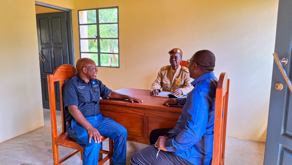 Sasol-ForAfrika-and-representatives-of-district-Government-in-Inhambane-province.-Nordino-Vicente-ForAfrika