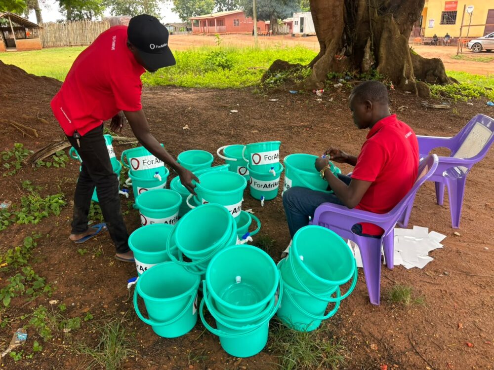 ForAfrika-team-preparing-the-handwashing-stations-at-Mongoumba-Central-African-Republic.-ForAfrika-Yonic-Gaombalet