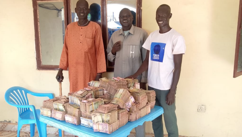 Group leaders of Lithok Rice Farm with proceeds from the community’s first rice harvest during the official seed handover in Mathiang Boma Group leaders of Lithok Rice Farm with proceeds from the community’s first rice harvest during the official seed handover in Mathiang Boma